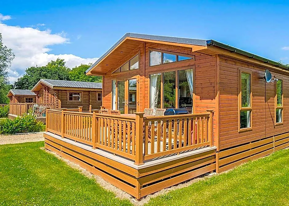 Langmere Lakes Lodges-1